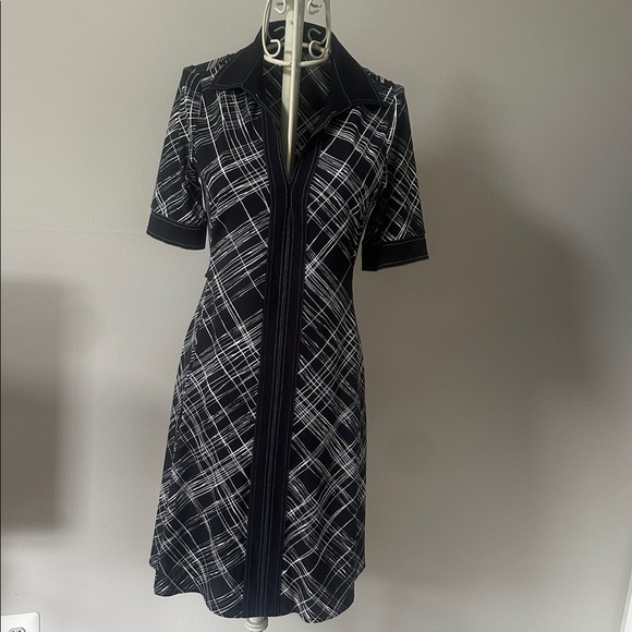 BCBGMaxAzria Dresses & Skirts - BCBGMaxAzria Black and White Patterned Top